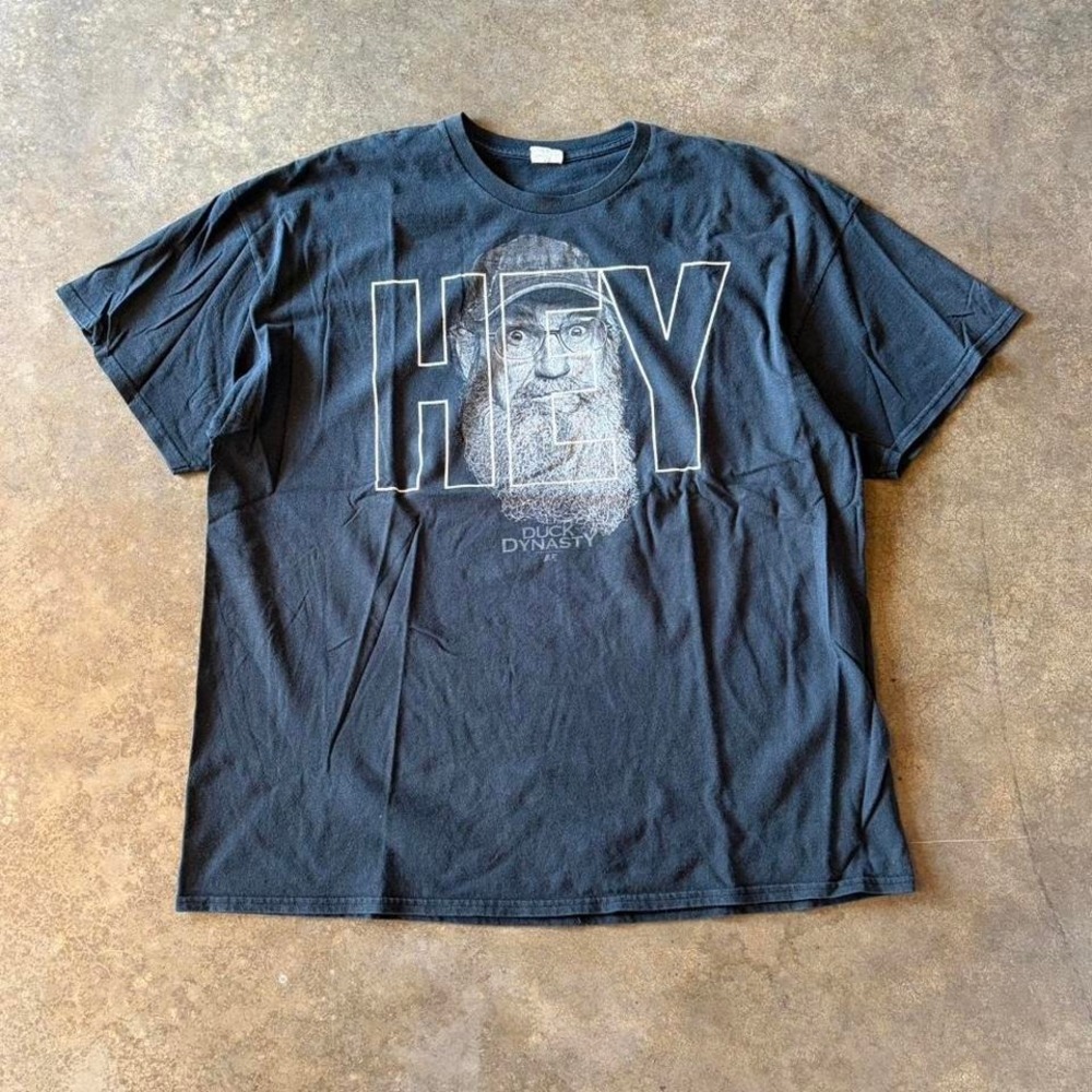 2000s y2k duck dynasty graphic tee